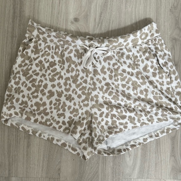 Old Navy Leopard Lounge Shorts - Picture 5 of 6